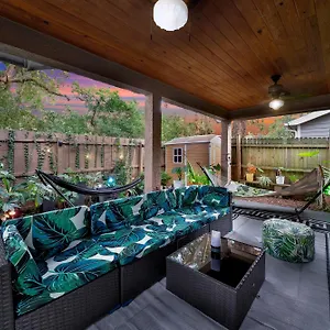  Holiday home Zen Jungle House By Busch Gardens Sleeps 12 With Outdoor Games & Detached Play Space!